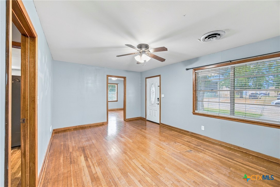 512 N Avenue F Property Photo 10