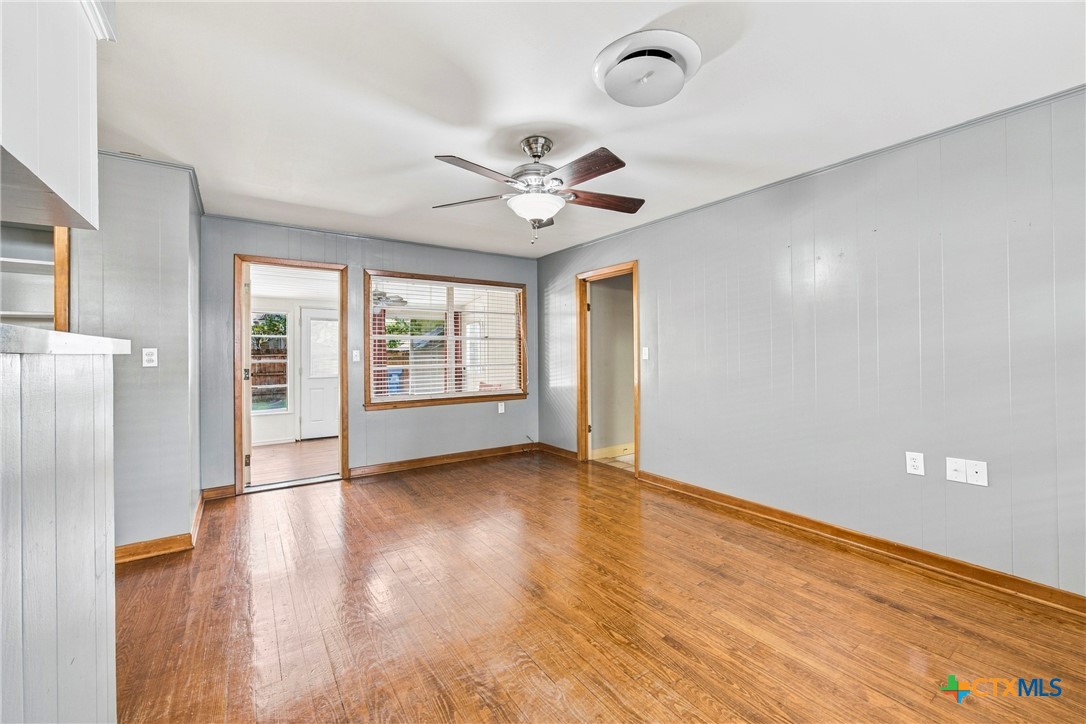 512 N Avenue F Property Photo 16