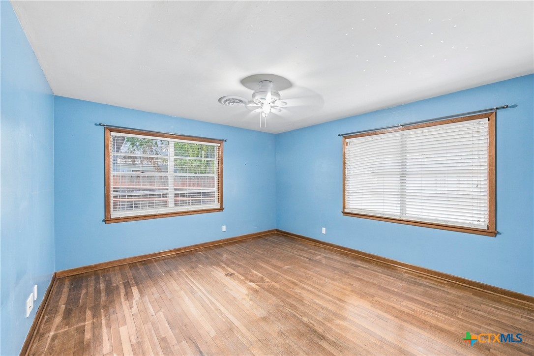 512 N Avenue F Property Photo 23