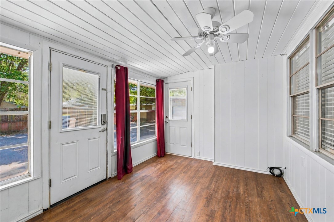 512 N Avenue F Property Photo 25