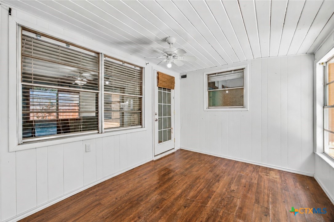 512 N Avenue F Property Photo 26
