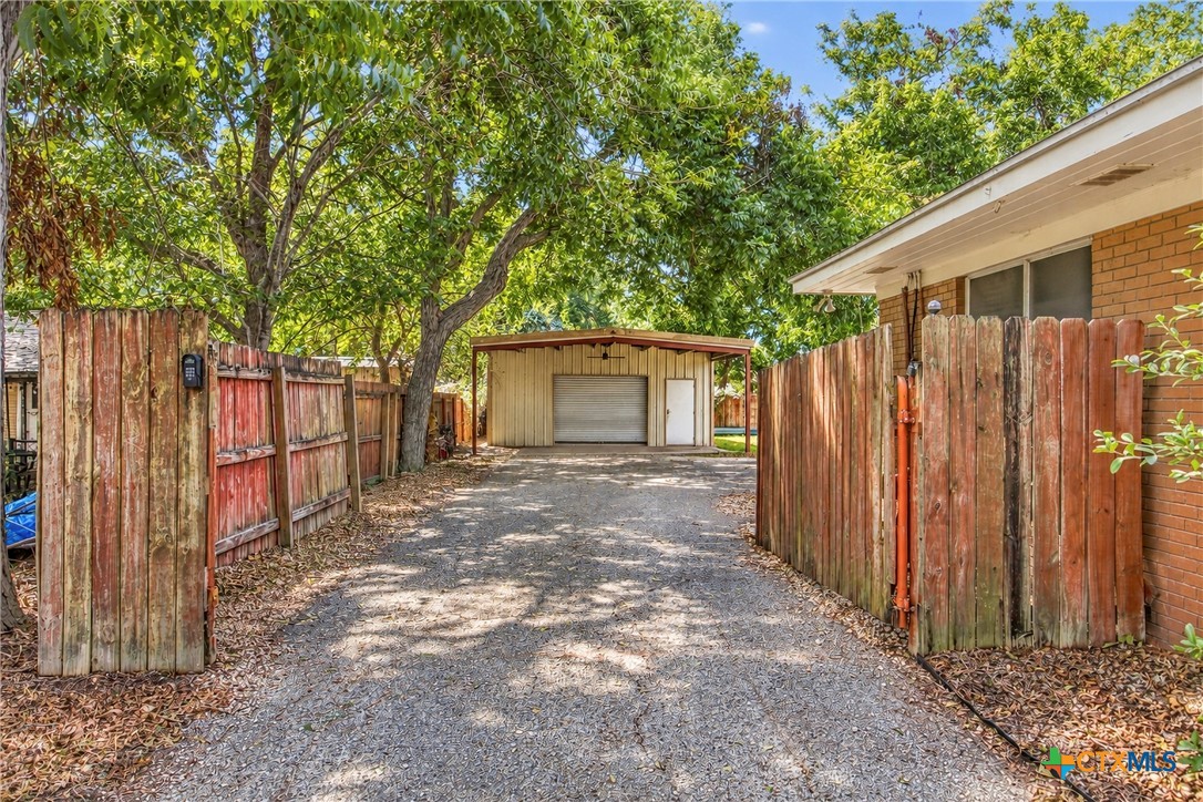 512 N Avenue F Property Photo 35