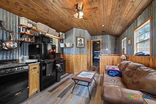 119 County Road 107 Property Photo 4