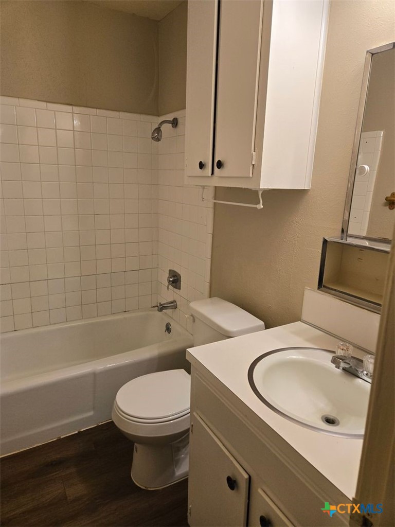 309 Sunset Lane B Property Photo 5