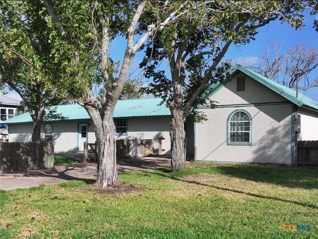 450 W Kruse Avenue Property Photo 1