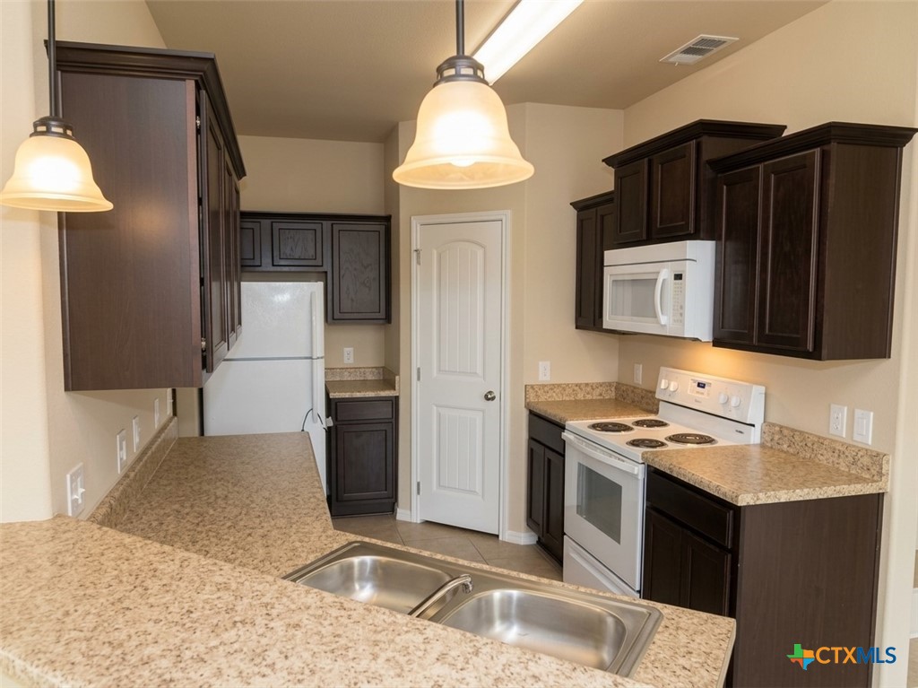 4508 Cambridge Drive B Property Photo 5