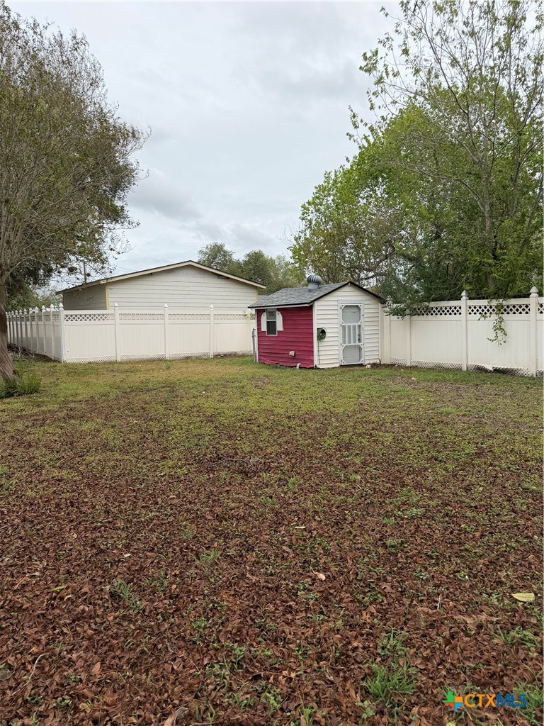 302 3rd St Property Photo 4