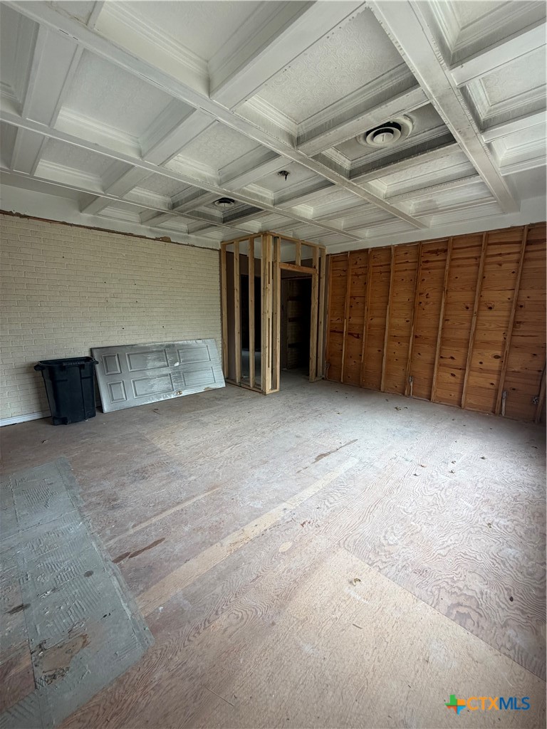 302 3rd St Property Photo 8