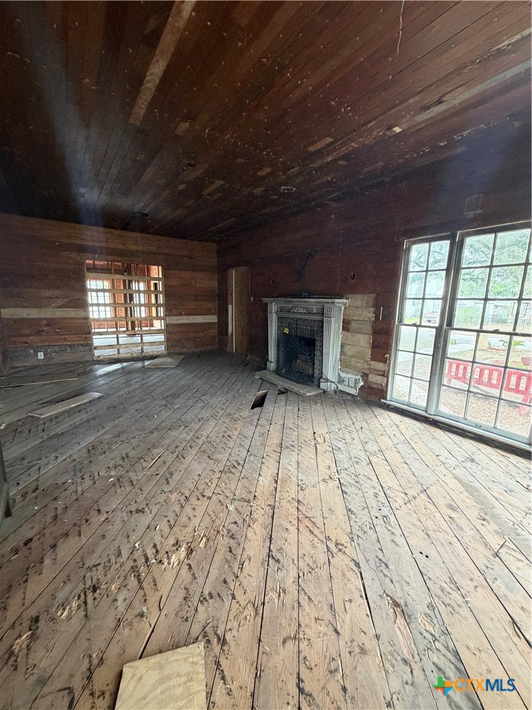 302 3rd St Property Photo 15