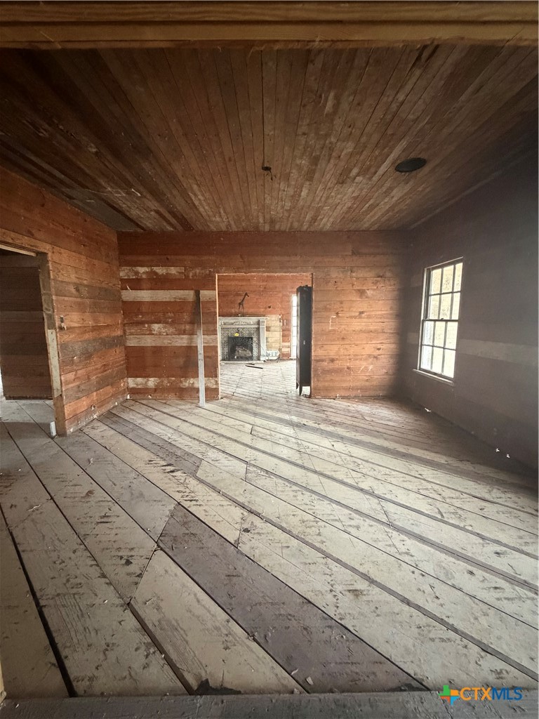 302 3rd St Property Photo 17