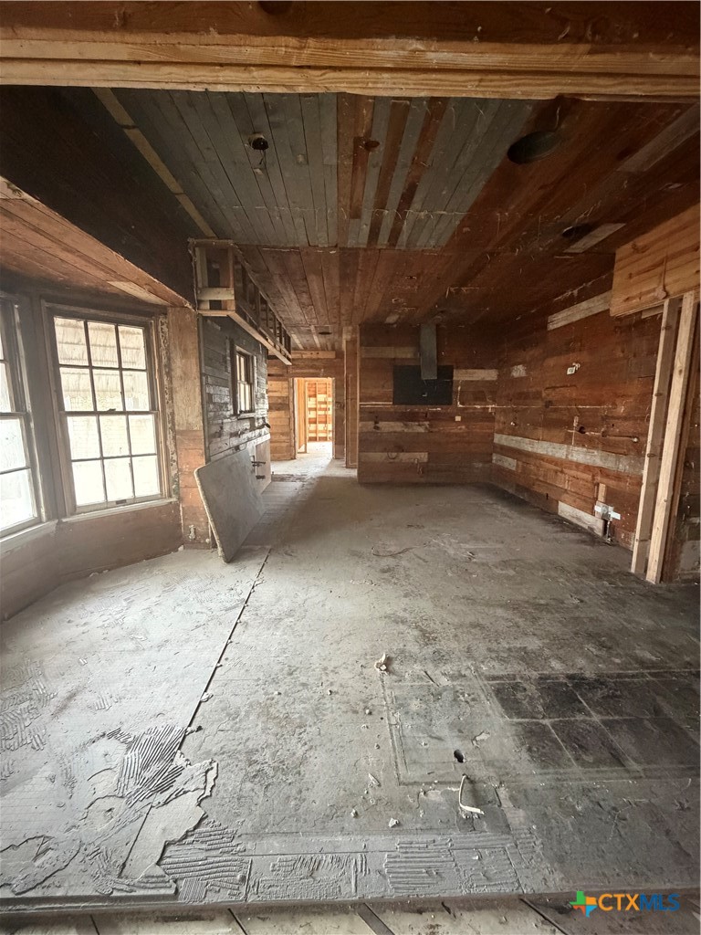 302 3rd St Property Photo 18