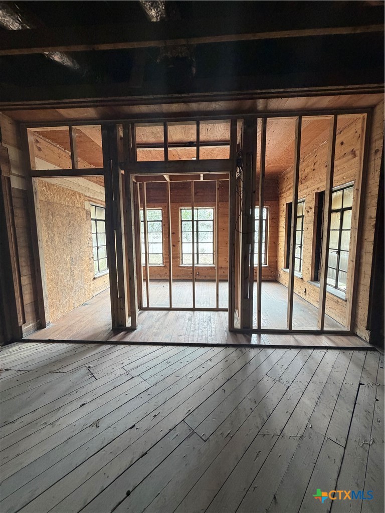 302 3rd St Property Photo 20