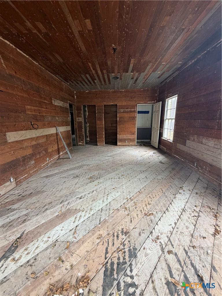 302 3rd St Property Photo 26