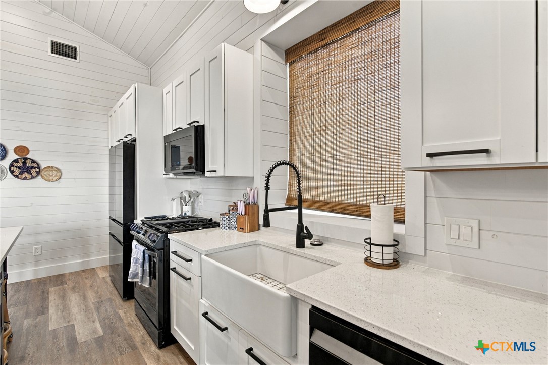 349 N Byers Street Property Photo 4