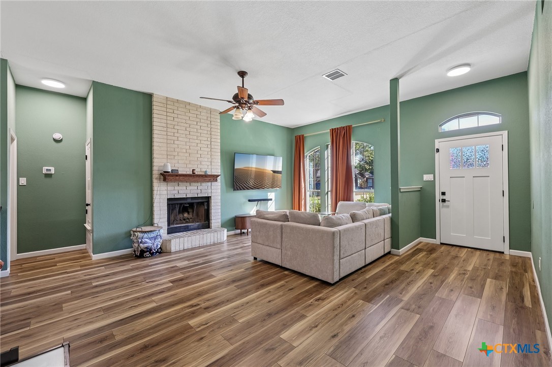 610 Sabine Circle Property Photo 1