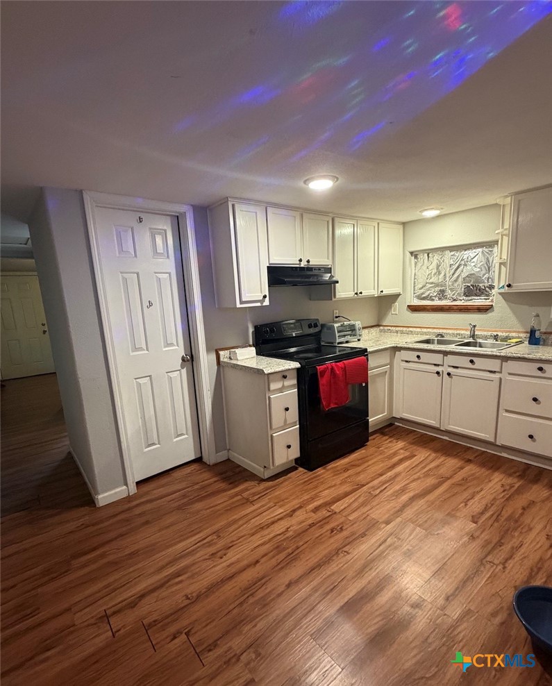 526 W Avenue C Property Photo 3