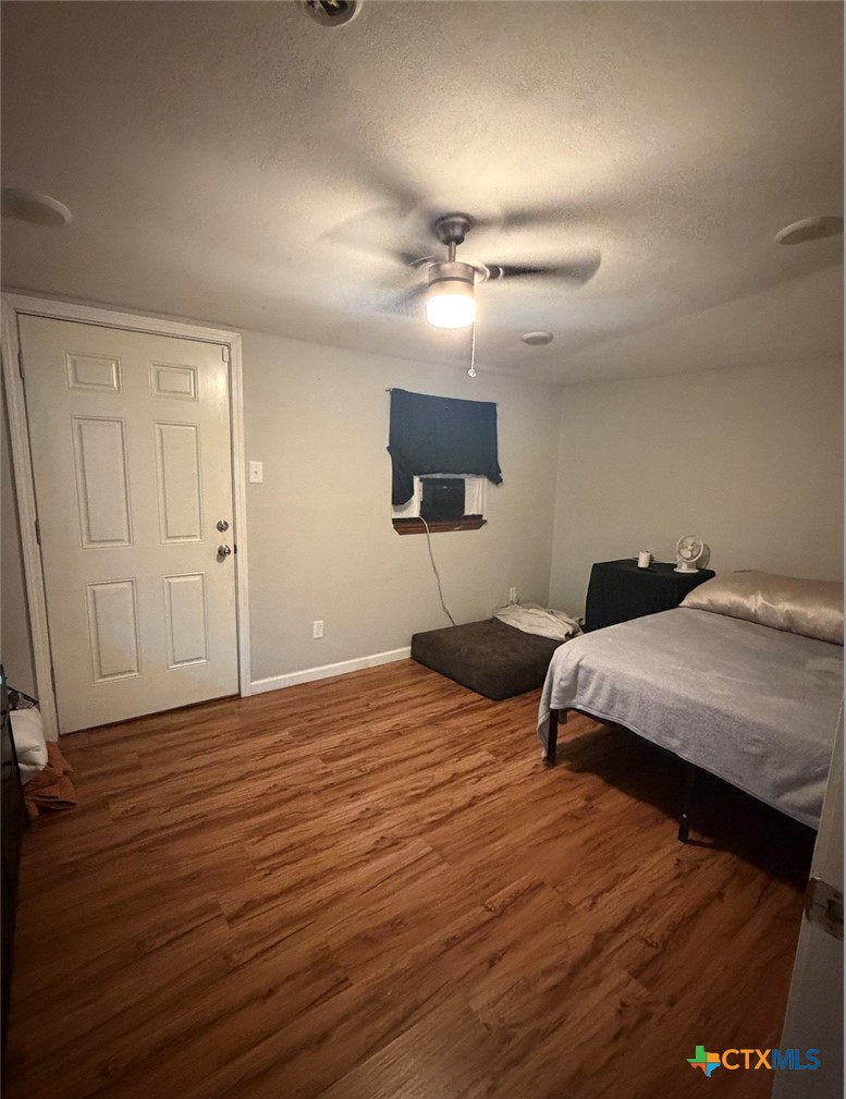 526 W Avenue C Property Photo 5