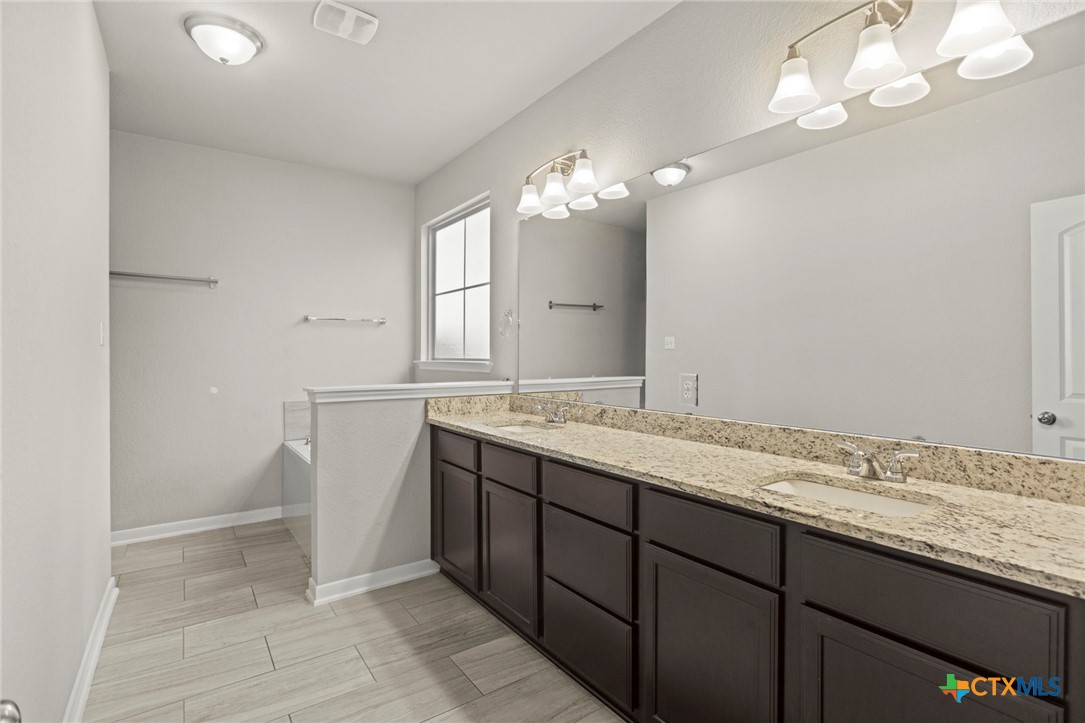 1219 Amber Dawn Drive Property Photo 23