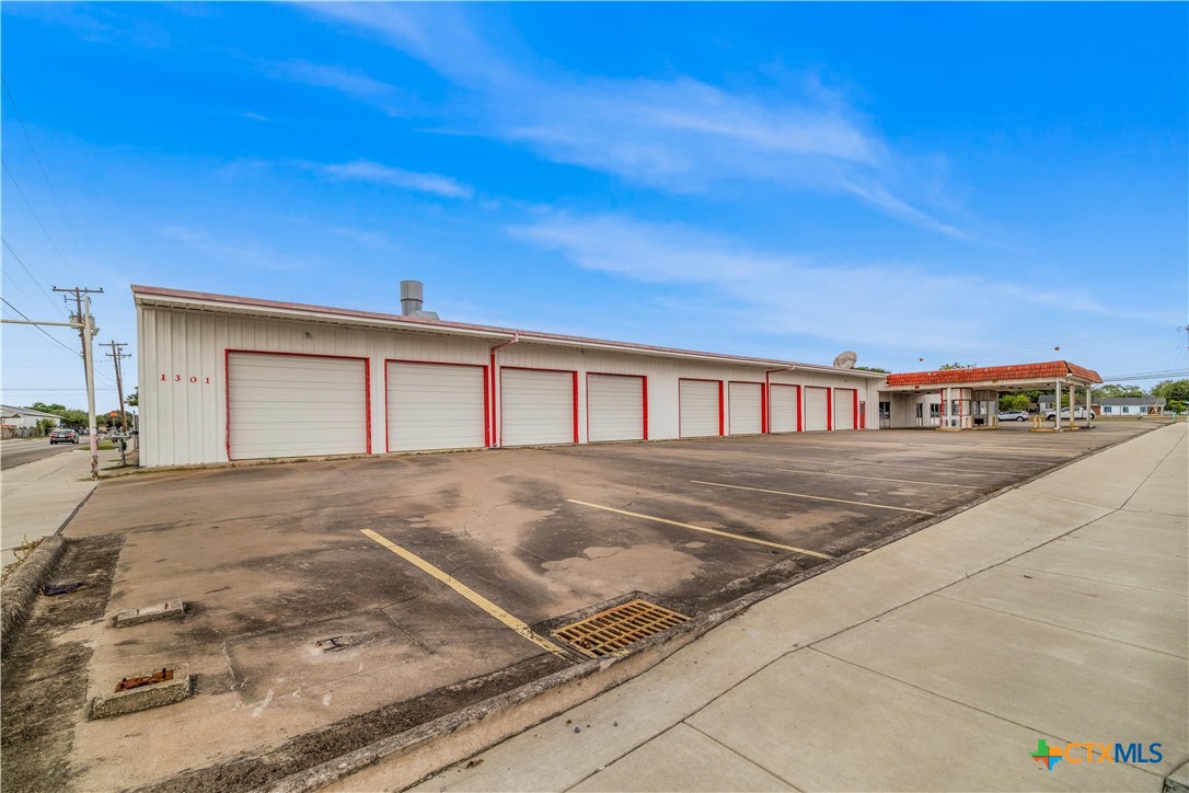 1301 E North Street Property Photo 2
