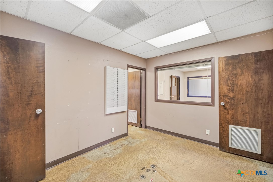 1301 E North Street Property Photo 14