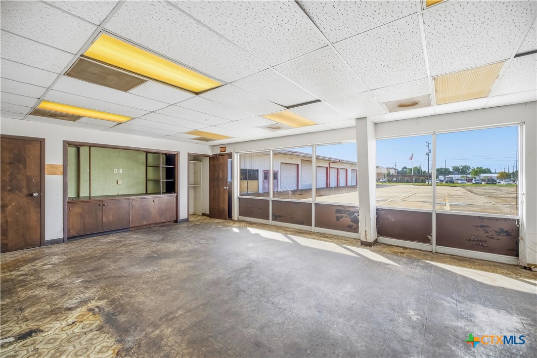 1301 E North Street Property Photo 15