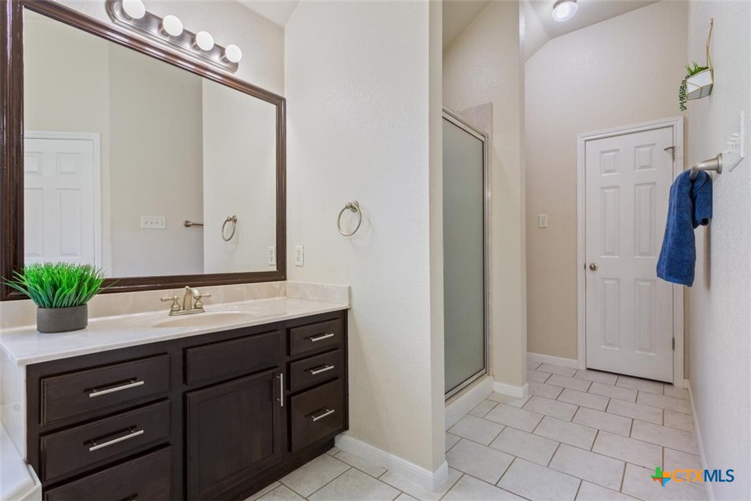 2001 Stonehenge Drive Property Photo 9