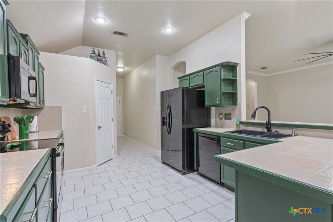 2001 Stonehenge Drive Property Photo 15
