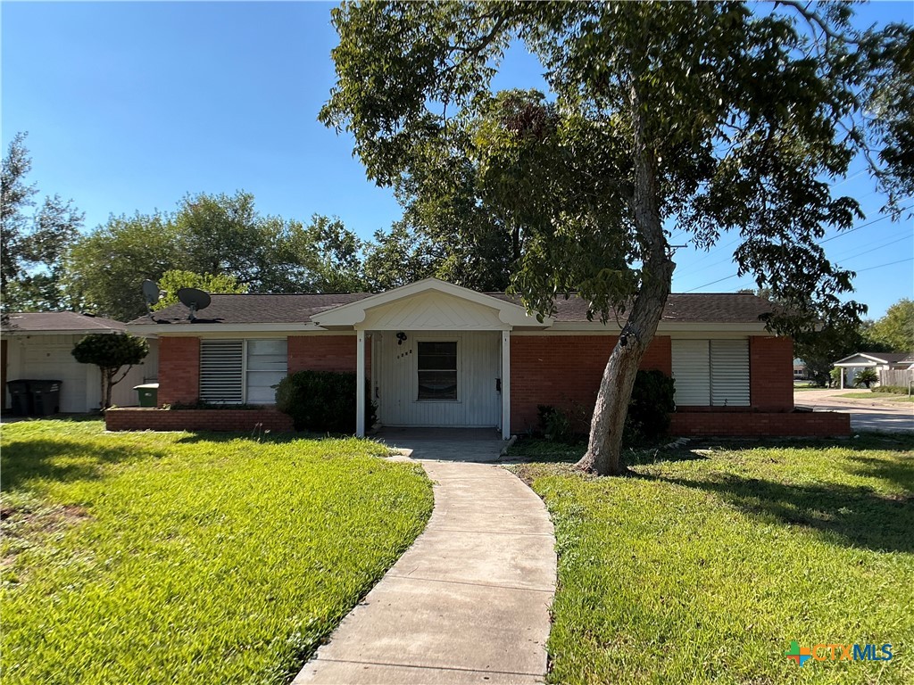 2101 E Mesquite Lane Property Photo 1