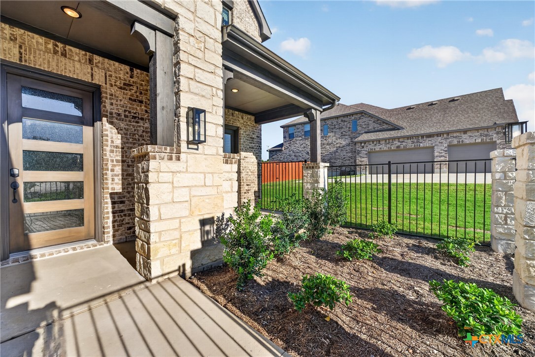 6910 Ben Houston Court Property Photo 6