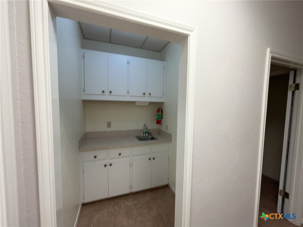 806 S Main Street B Property Photo 6