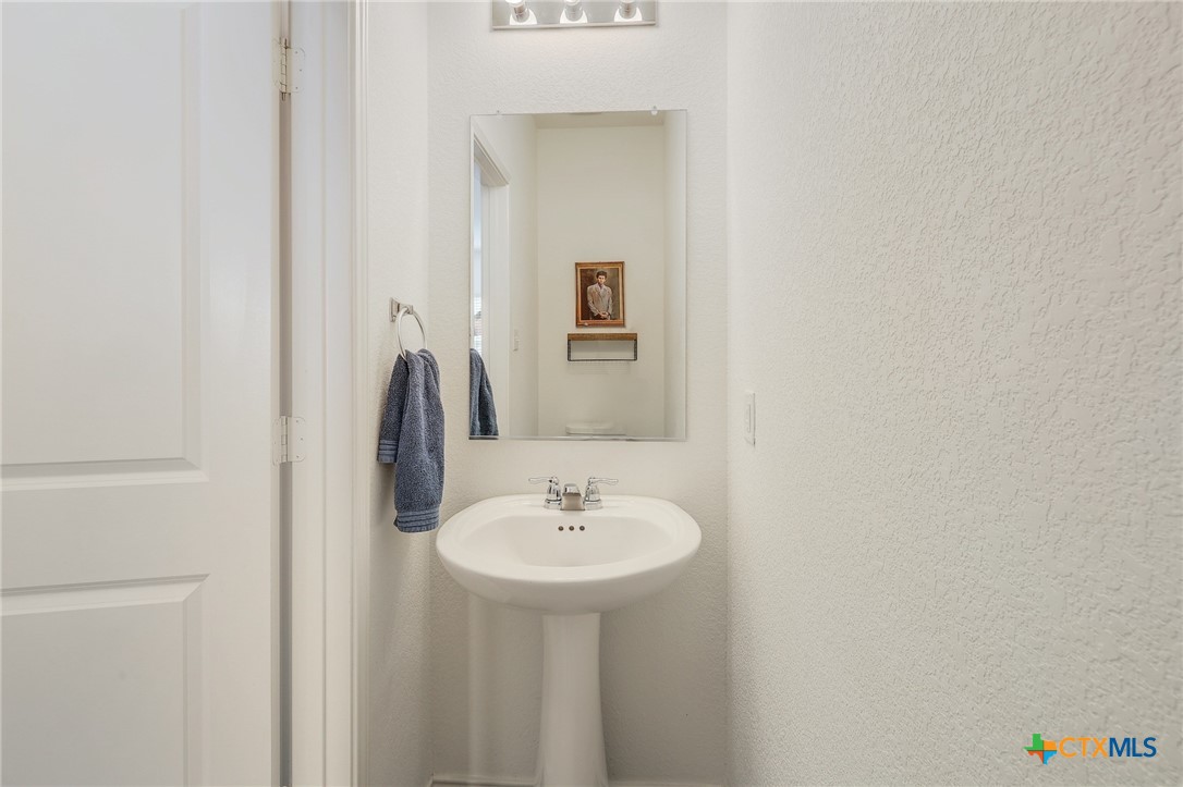 735 Circle Way Property Photo 24