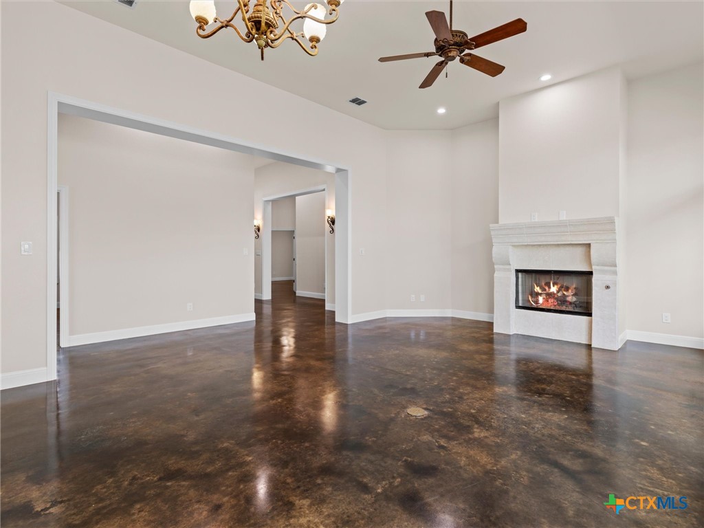 423 Elmwood Drive Property Photo 8