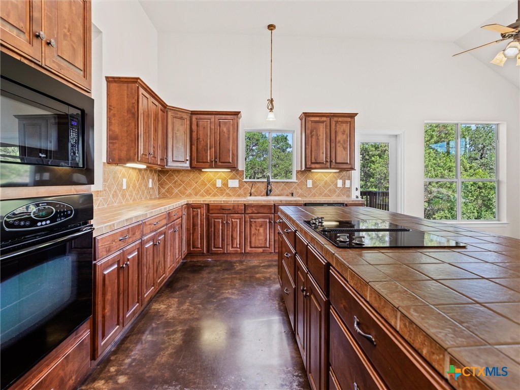 423 Elmwood Drive Property Photo 17