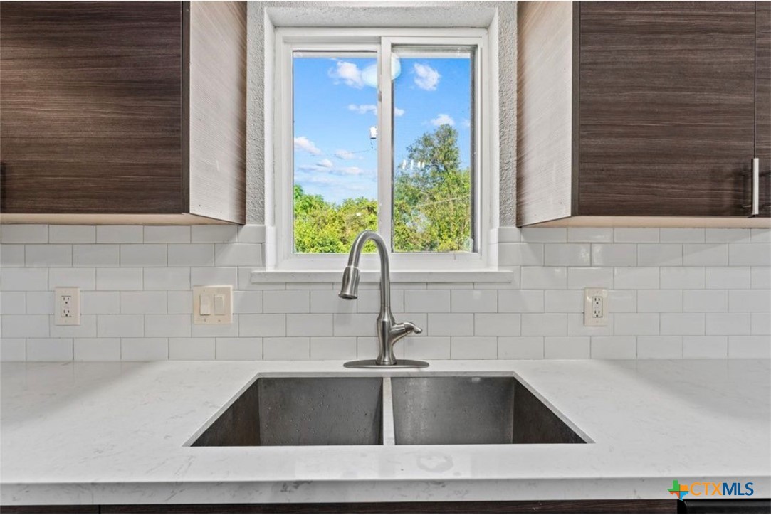 128 E Johnson Street Property Photo 8