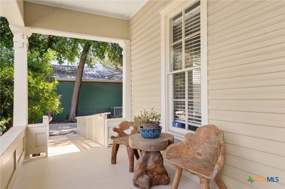 448 S Seguin Avenue Property Photo 3