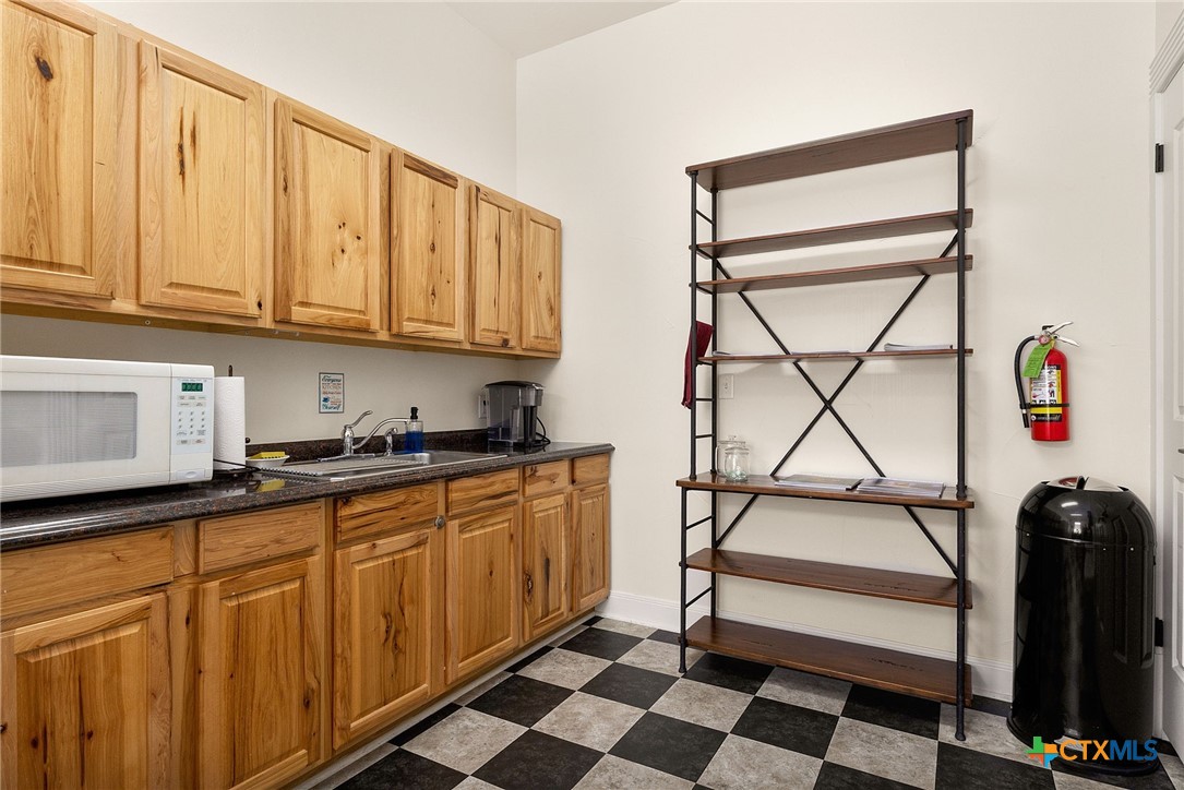 448 S Seguin Avenue Property Photo 16
