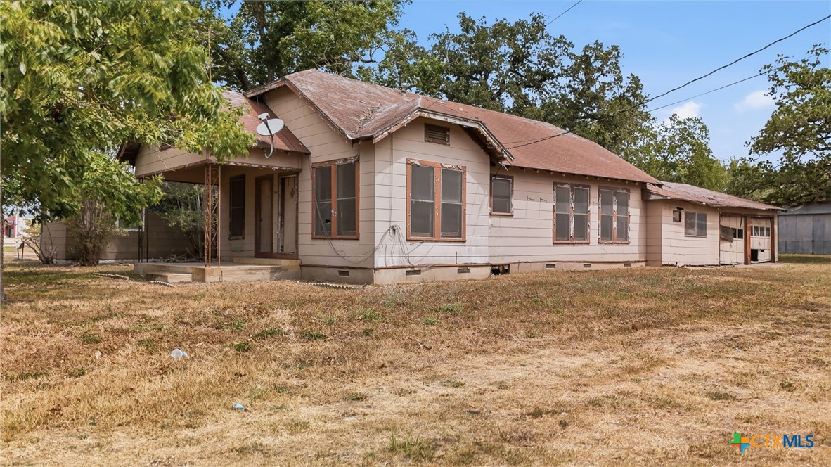 1602 Water (US Hwy 183 Bypass) Street Property Photo 1