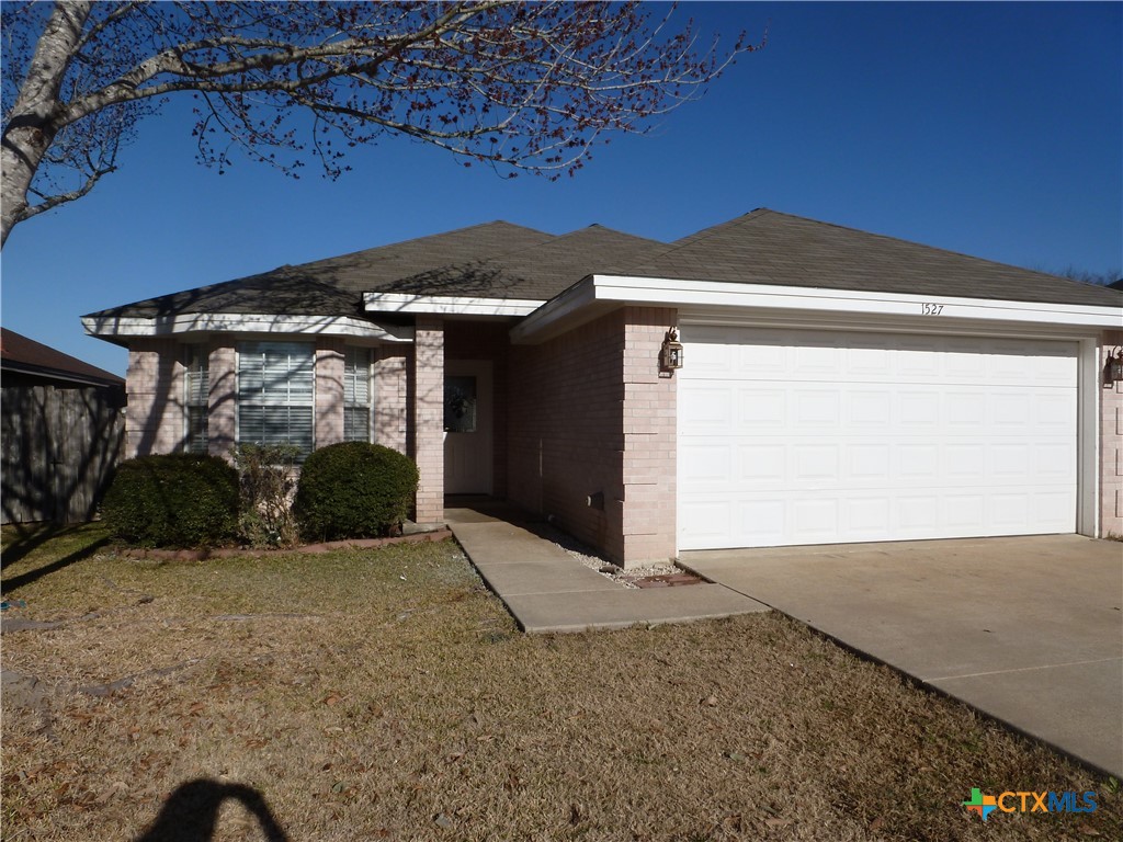 1527 Dustin Cade Drive Property Photo 1
