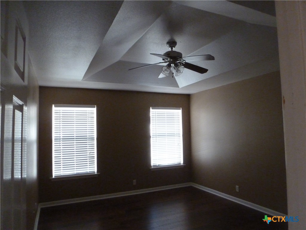 1527 Dustin Cade Drive Property Photo 5