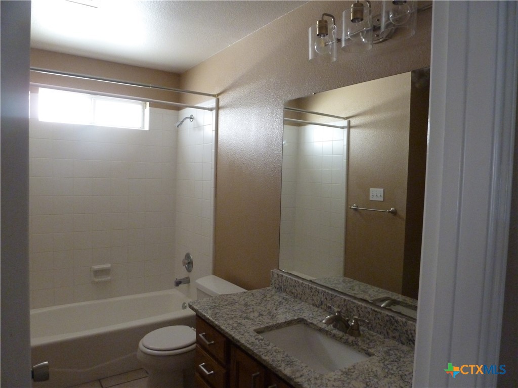 1527 Dustin Cade Drive Property Photo 7