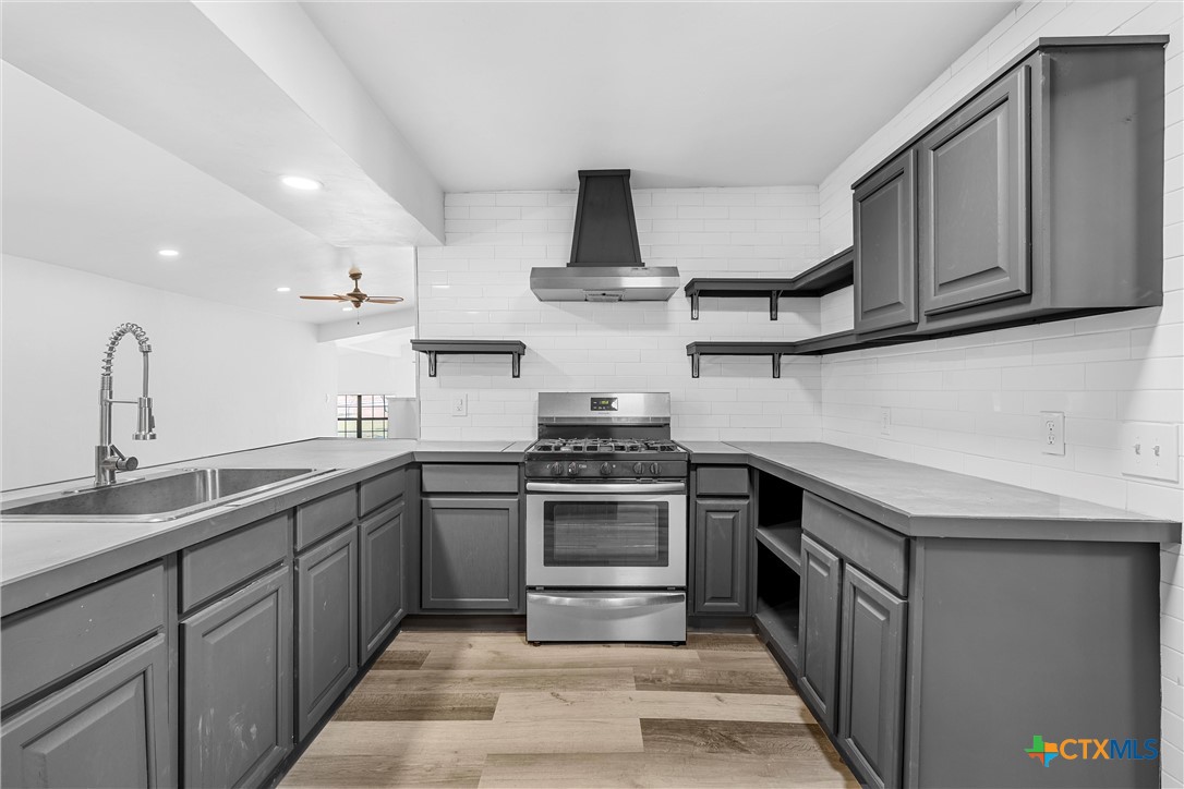 1524 E Avenue B Property Photo 5