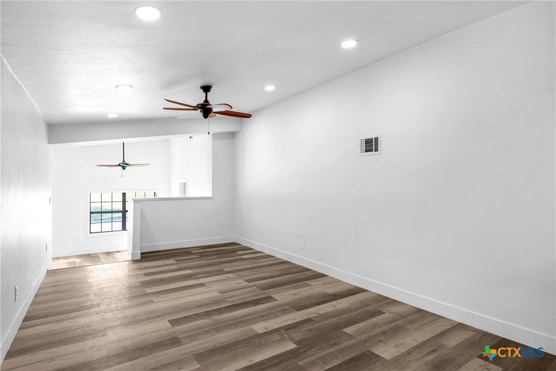 1524 E Avenue B Property Photo 8