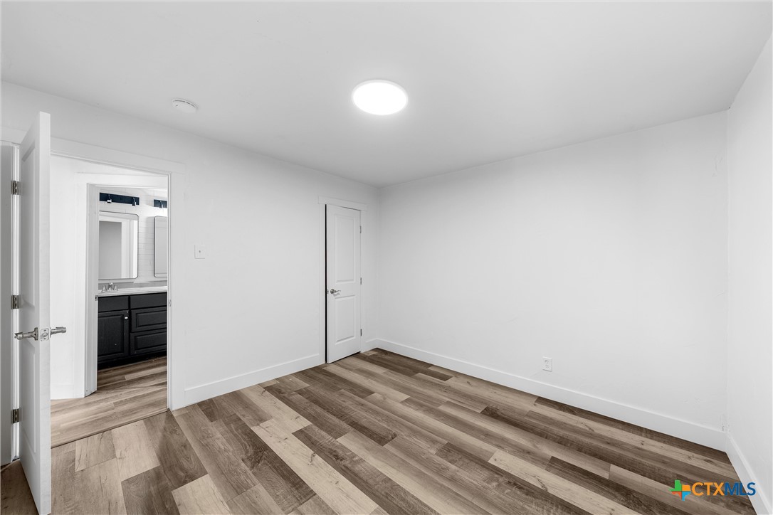 1524 E Avenue B Property Photo 18
