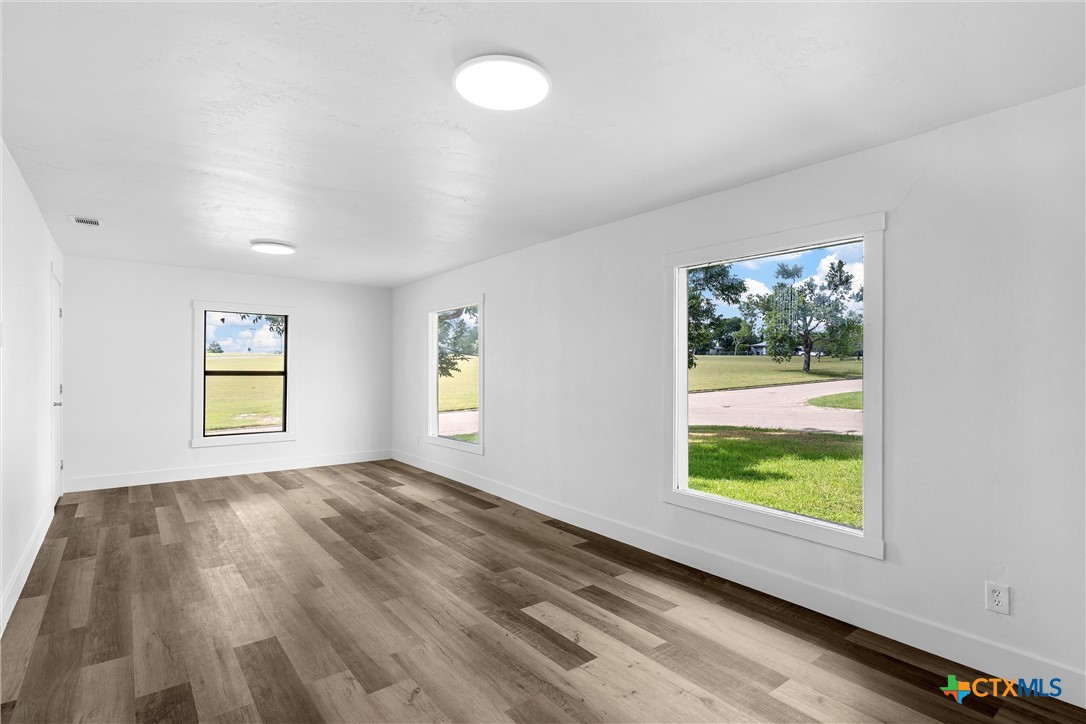 1524 E Avenue B Property Photo 20
