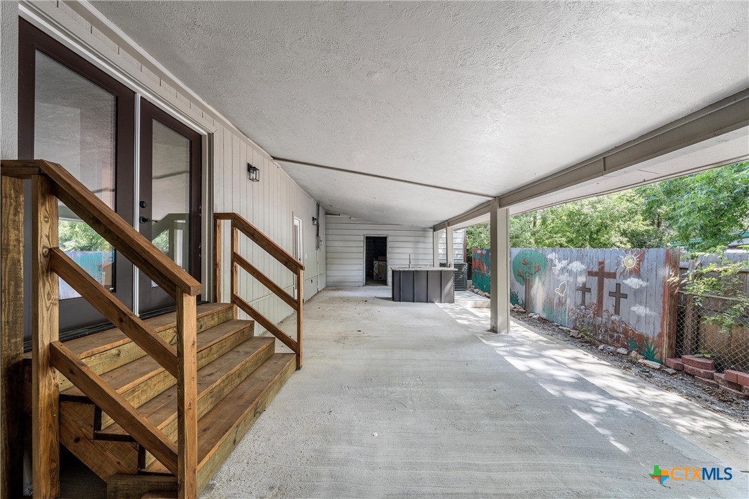 1524 E Avenue B Property Photo 22