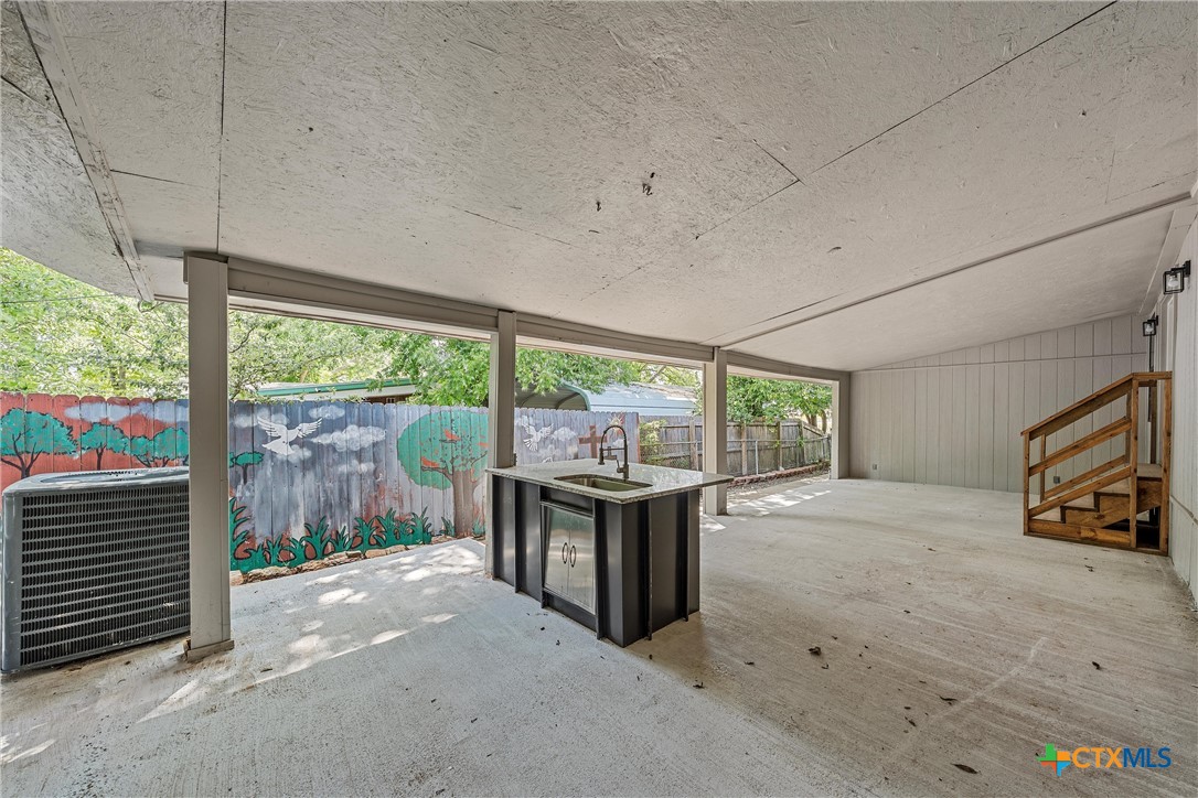 1524 E Avenue B Property Photo 23