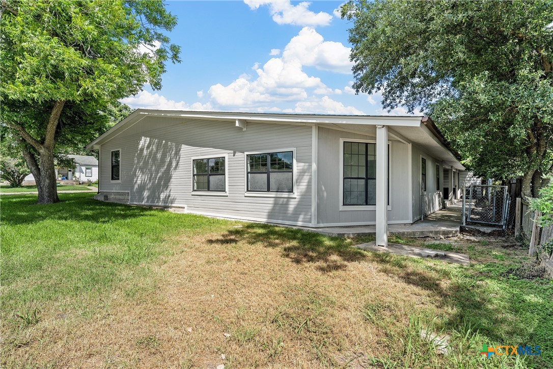1524 E Avenue B Property Photo 24