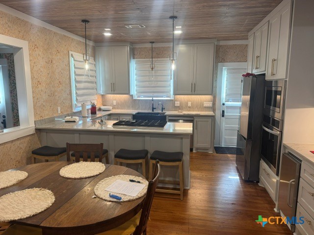 213 W Broadway Street Property Photo 6