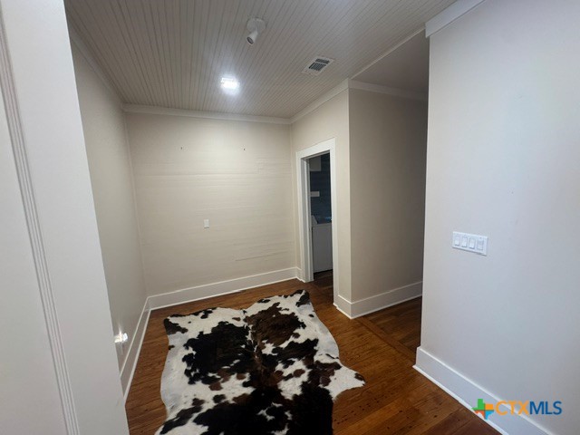 213 W Broadway Street Property Photo 8