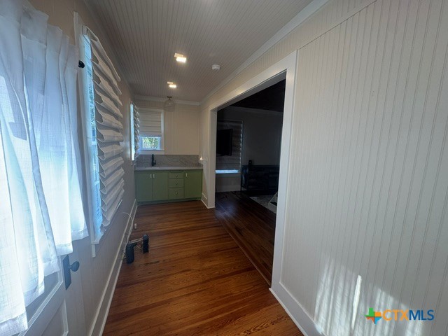 213 W Broadway Street Property Photo 9